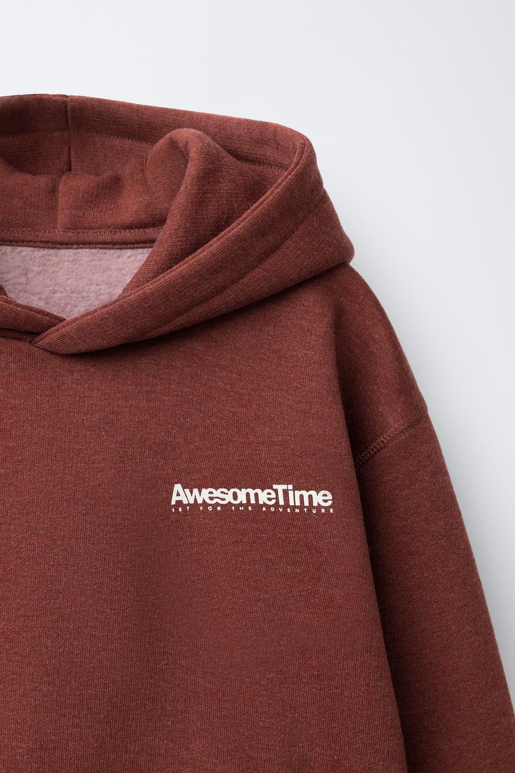 КОМПЛЕКТ ИЗ ТОЛСТОВКИ И БРЮК-ДЖОГГЕРОВ С ТЕКСТОВЫМ ПРИНТОМ