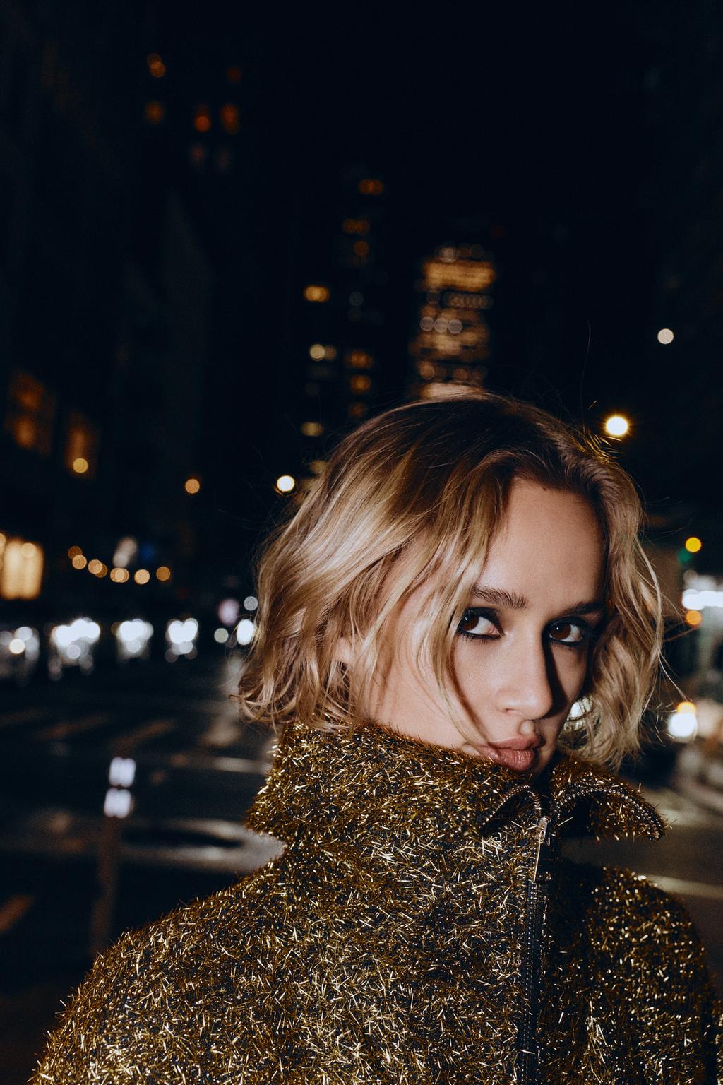 БОМБЕР С МЕТАЛЛИЗИРОВАННОЙ НИТЬЮ