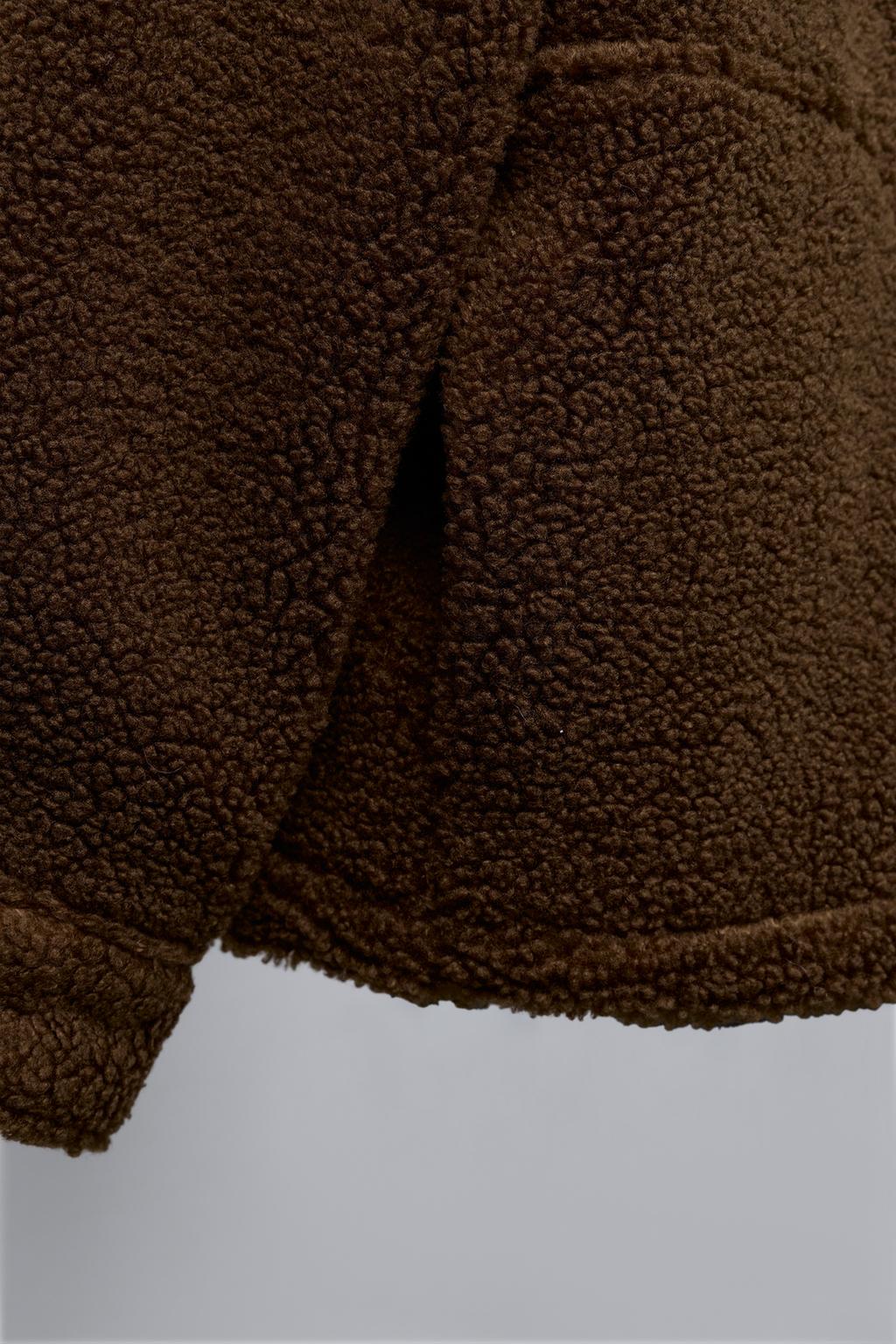 КУРТКА-РУБАШКА ИЗ ИСКУССТВЕННОЙ ОВЧИНЫ С ВЫШИВКОЙ