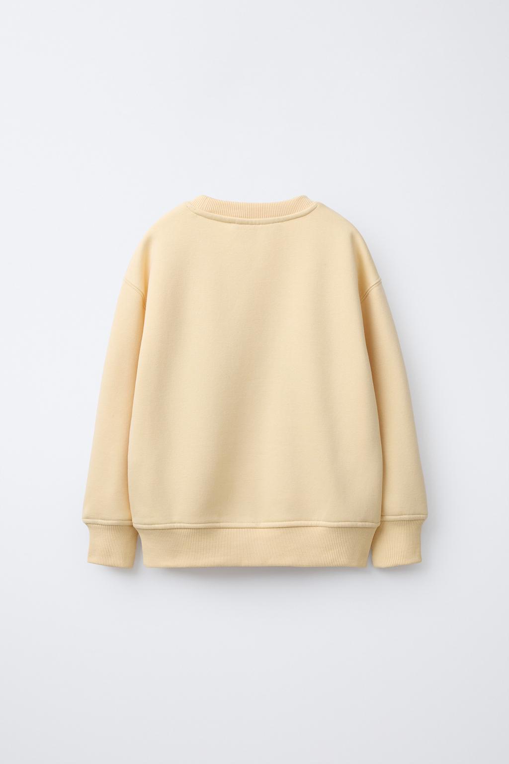 ТОЛСТОВКА С НАШИВКОЙ ИЗ МАХРОВОЙ ТКАНИ