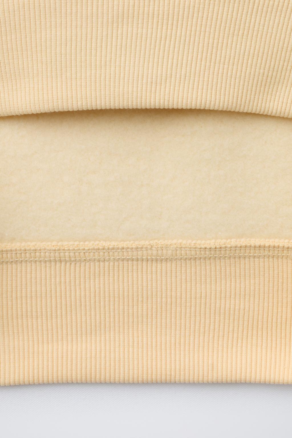 ТОЛСТОВКА С НАШИВКОЙ ИЗ МАХРОВОЙ ТКАНИ