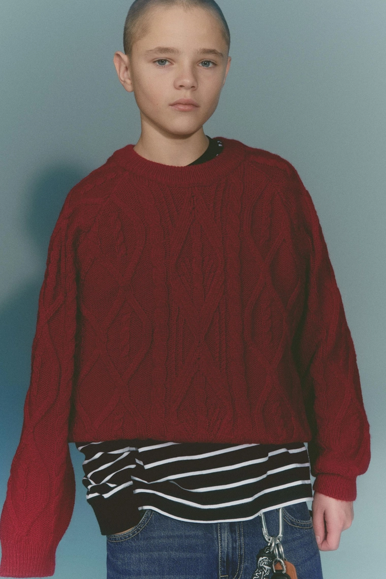 Джемпер с аранским узором