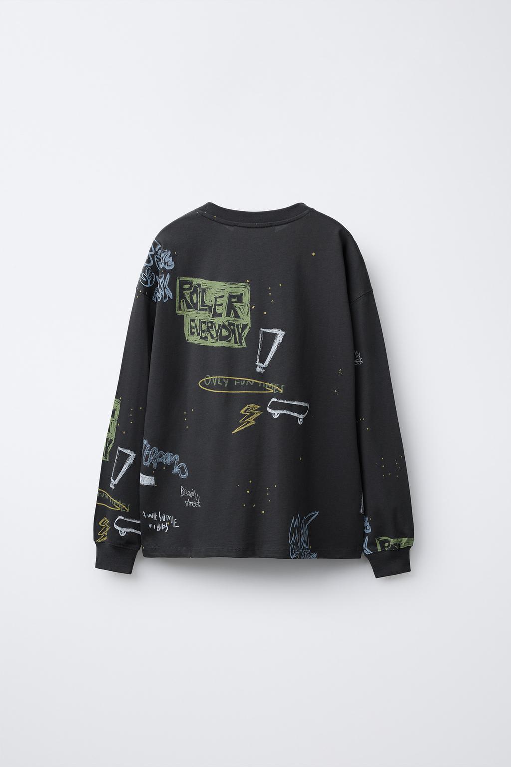 ФУТБОЛКА С ПРИНТОМ ГРАФФИТИ