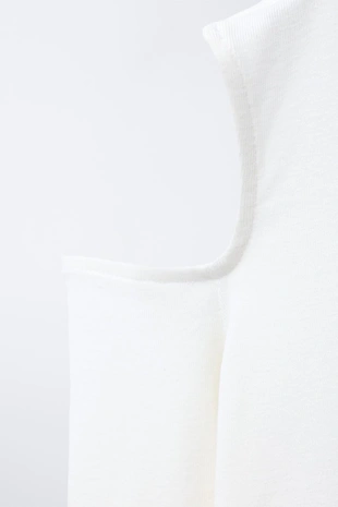 Футболка с вырезом и воротником-стойкой- Заказать в России