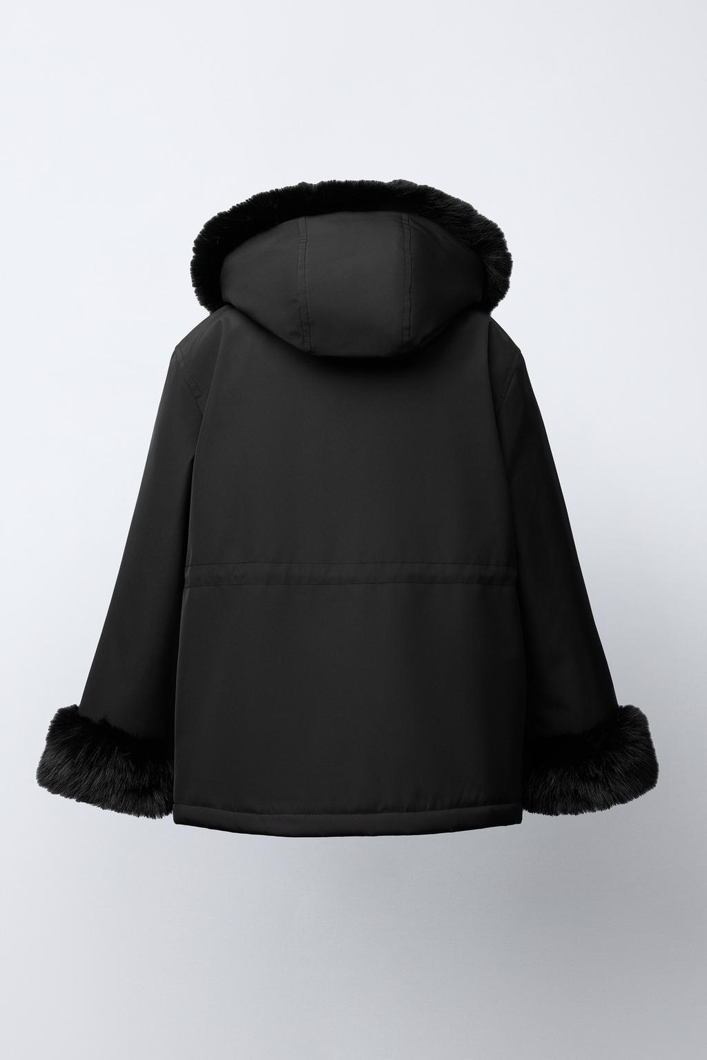 ПАРКА С КАПЮШОНОМ И ИСКУССТВЕННЫМ МЕХОМ