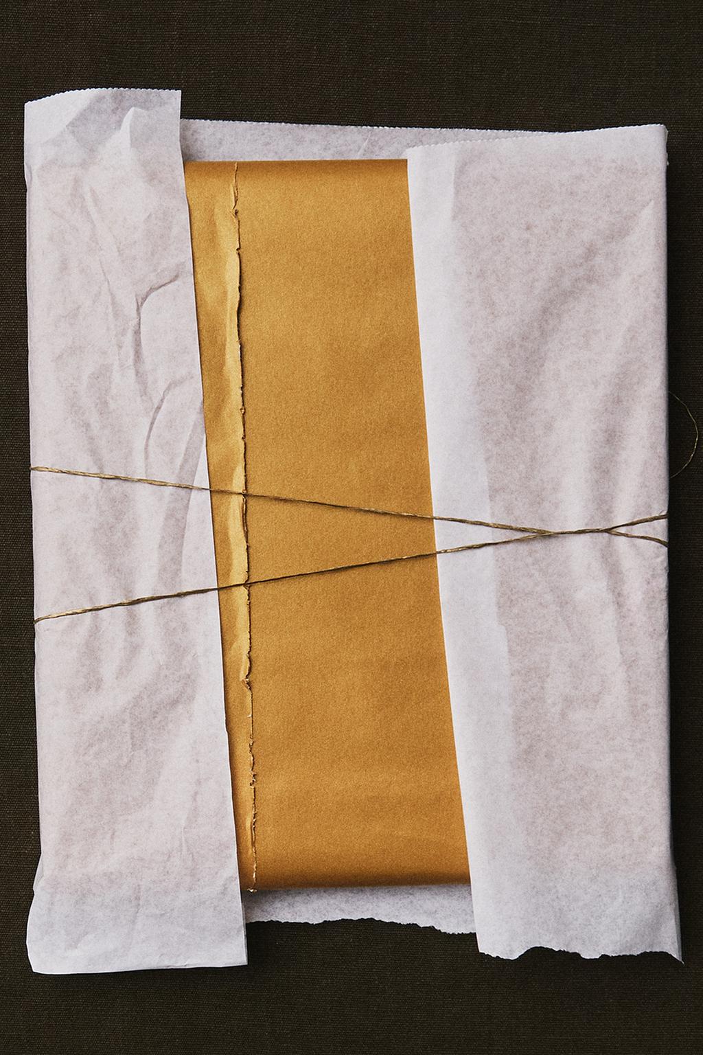 Золотая упаковочная бумага для подарков на рождество