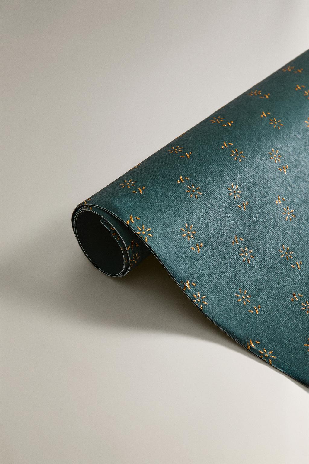 Праздничная глянцевая упаковочная бумага с цветочным узором