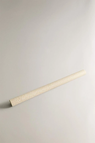 Бумага для упаковки подарков с изображением падуба и блестящих точек ZARA- Заказать в России