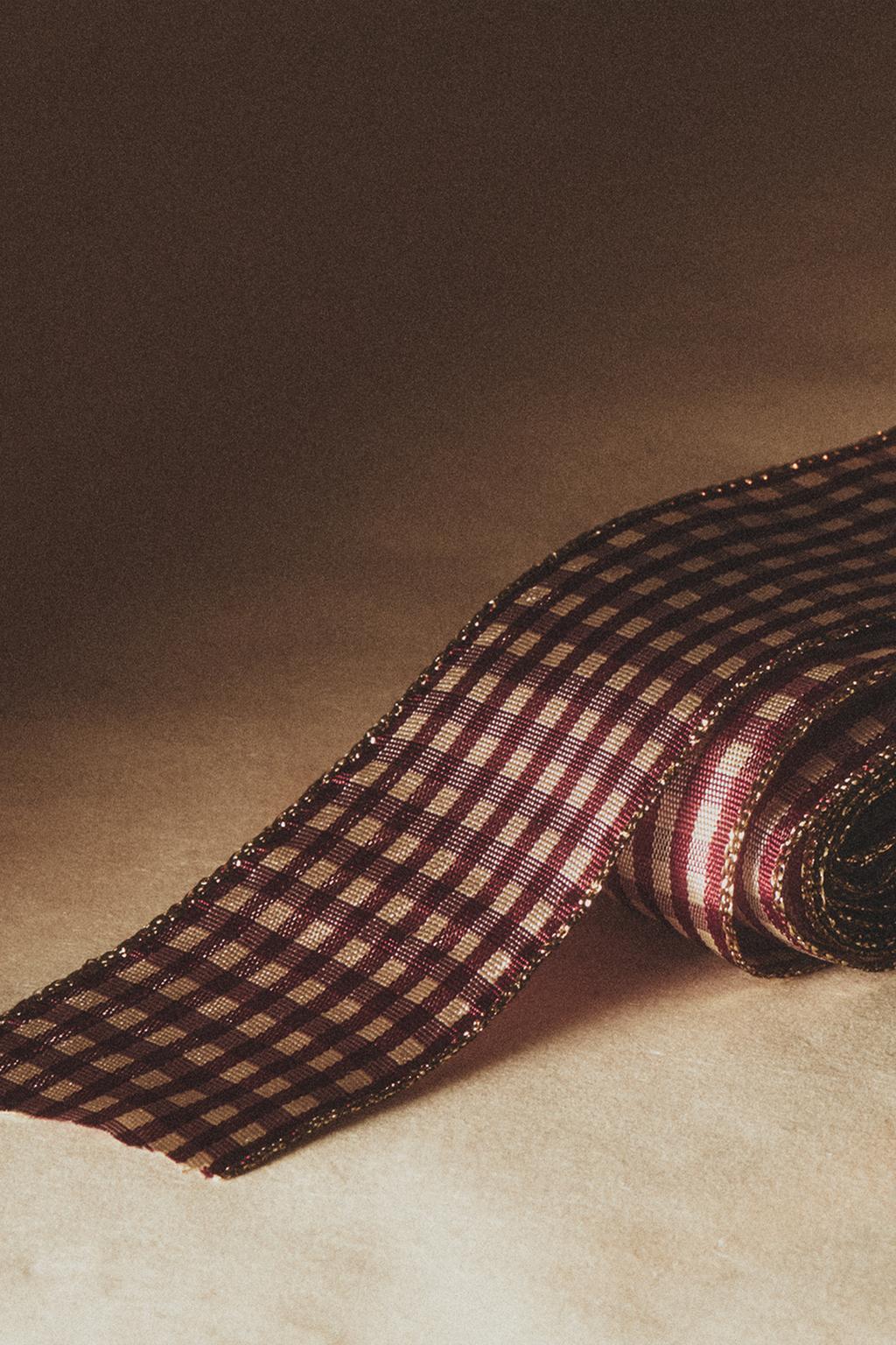 Лента для упаковки подарков в клетчатом дизайне с блестящими краями