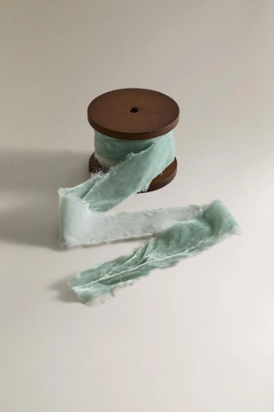 Ленточка из дарящего бархата со зазубренными краями на рождество- Заказать в России