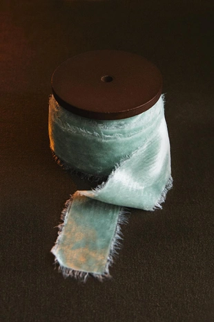 Ленточка из дарящего бархата со зазубренными краями на рождество- Заказать в России