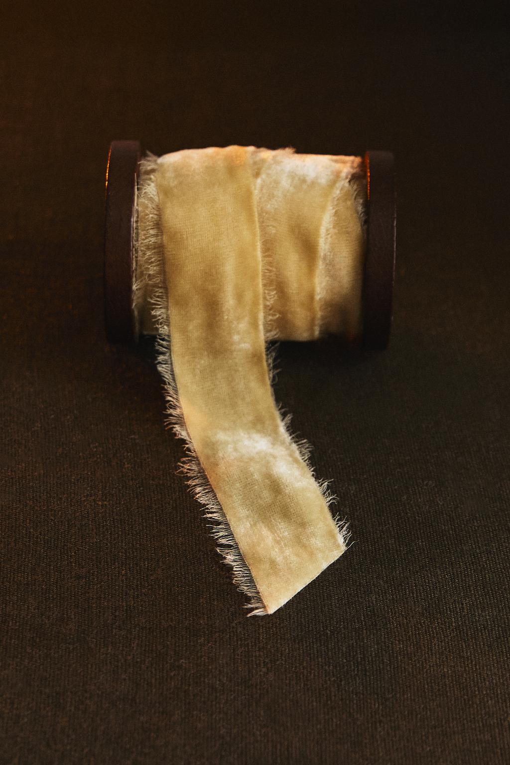 Лента из замши с просвечивающимися краями для упаковки подарков на рождество