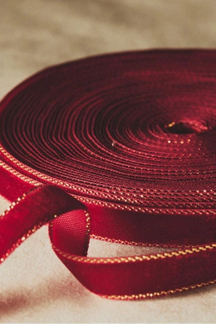 Ленточка для новогодних подарков с металлическим краем- Заказать в России