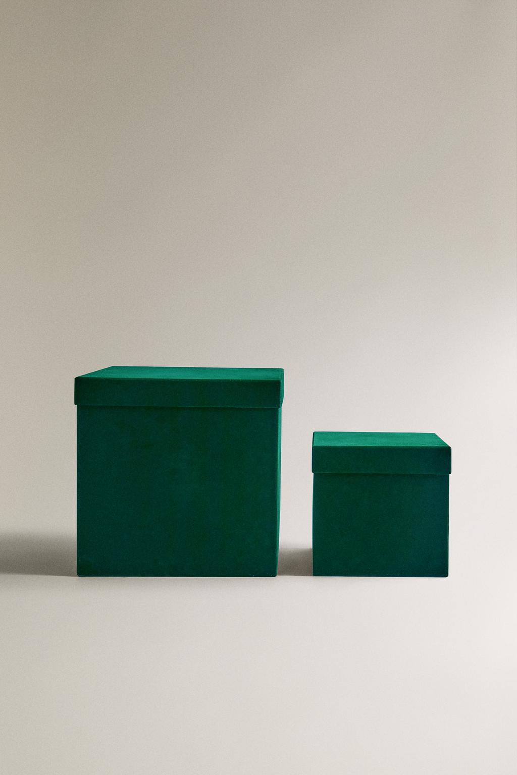 Зеленая бархатная квадратная новогодняя коробка