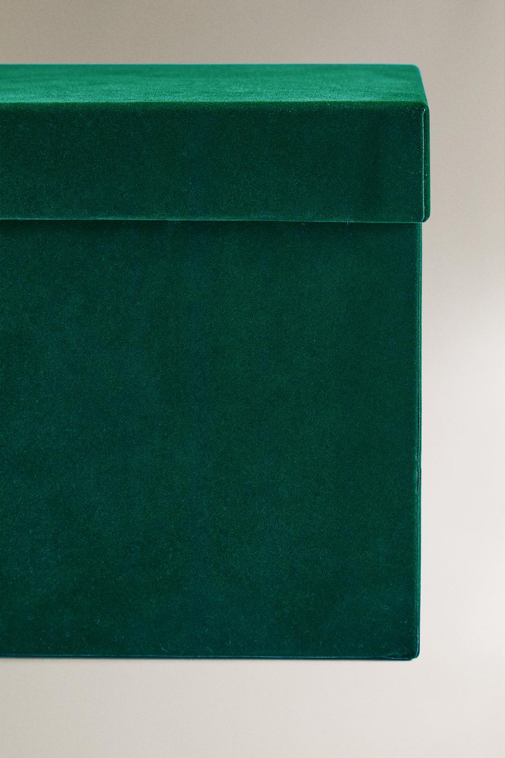 Зеленая бархатная квадратная новогодняя коробка