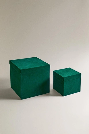 Зеленая бархатная квадратная новогодняя коробка- Заказать в России