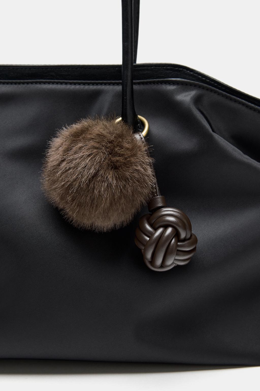 Пушистый брелок с узлом из искусственного меха