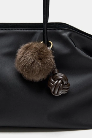 Пушистый брелок с узлом из искусственного меха- Заказать в России