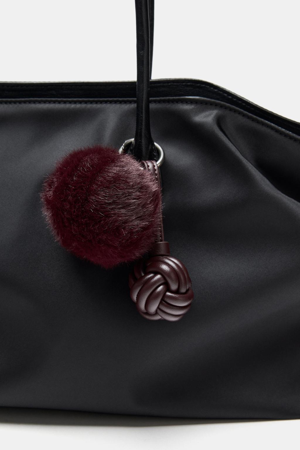 Брелок из искусственного меха с узлом