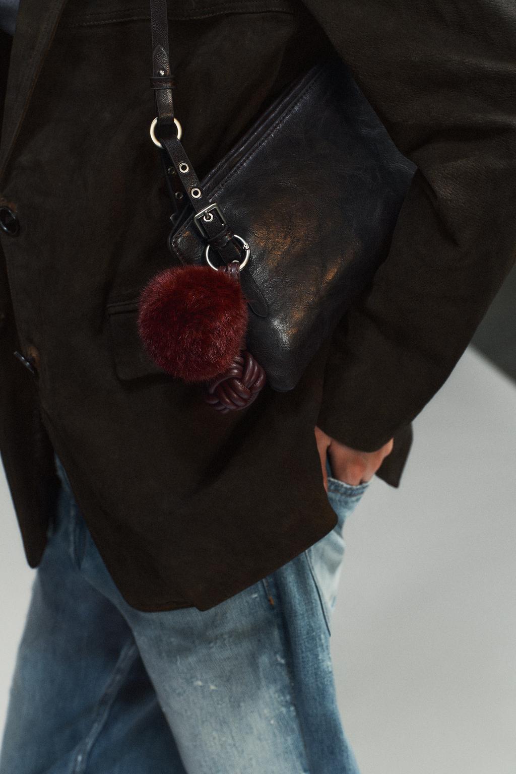 Брелок из искусственного меха с узлом