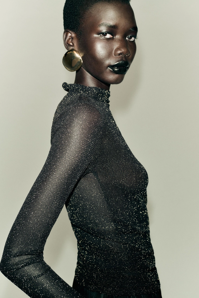 Топ с металлическими нитями