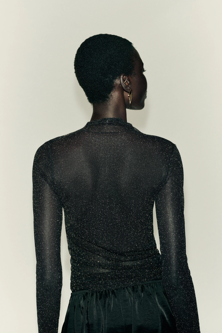 Топ с металлическими нитями