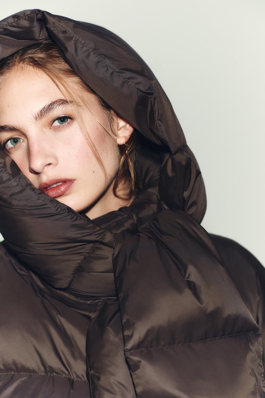 ВОДОНЕПРОНИЦАЕМЫЙ ВЕТРОЗАЩИТНЫЙ ПУХОВИК С КАПЮШОНОМ ИЗ ПЕРА И ПУХА