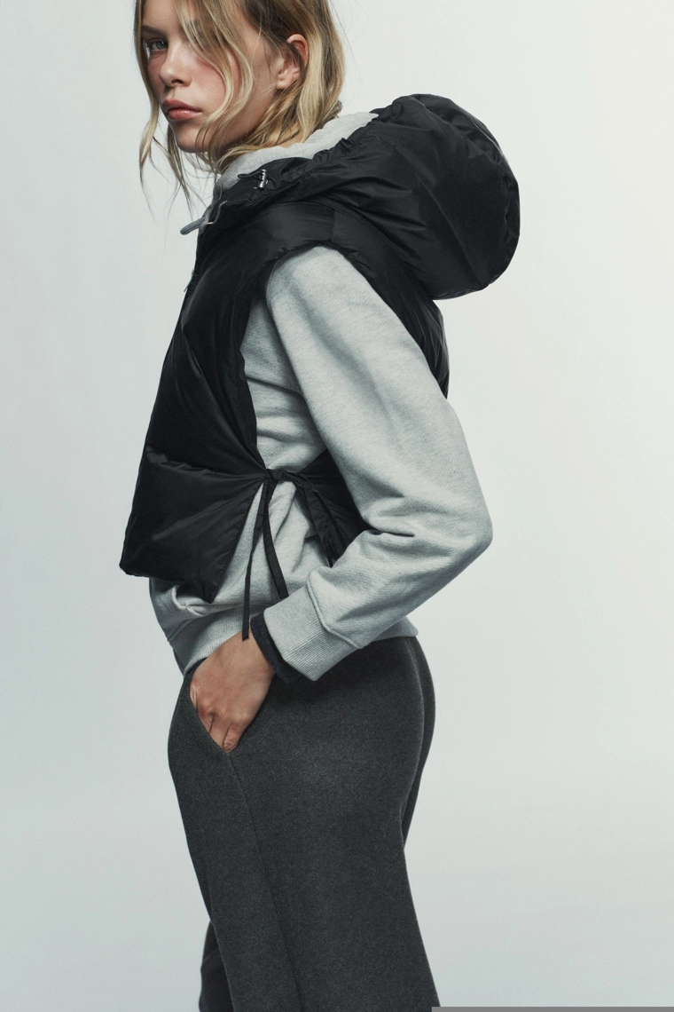 Пуховой жилет с завязками