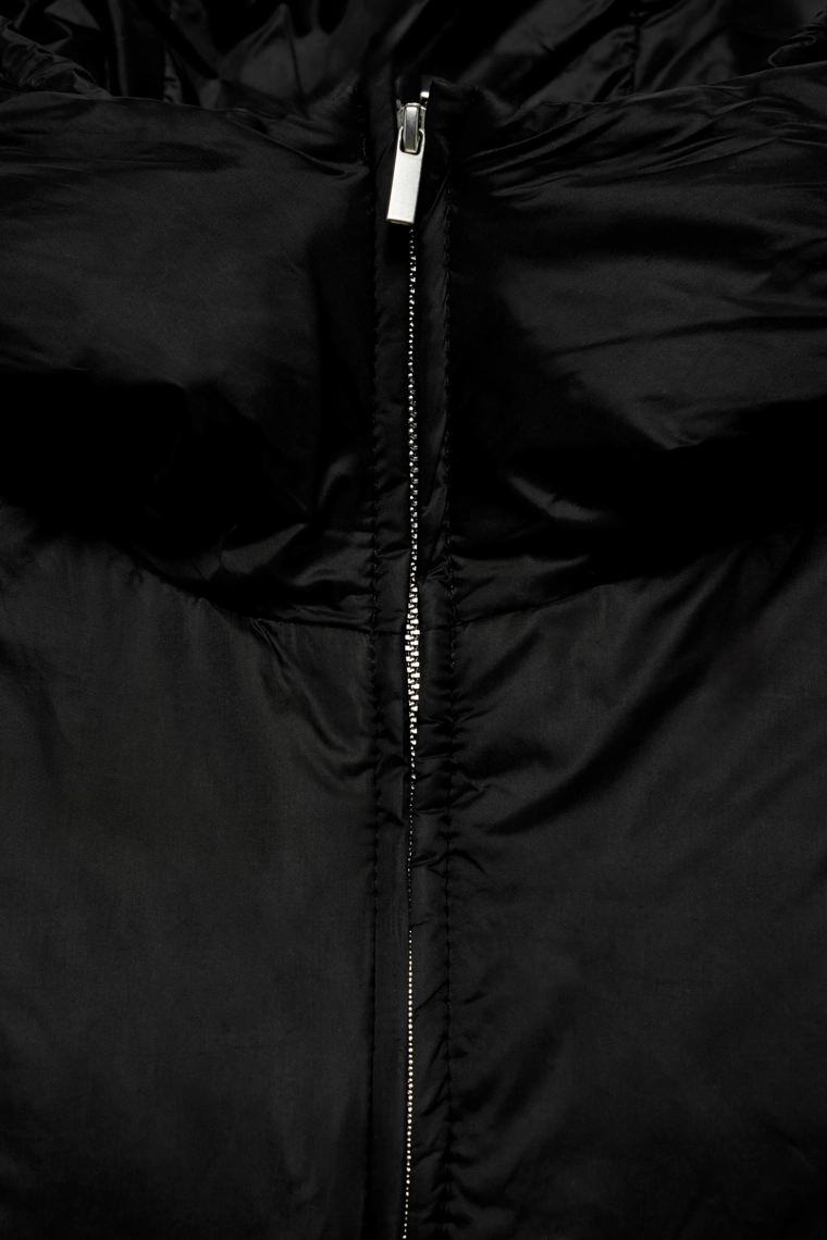 Пуховой жилет с завязками