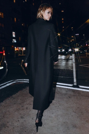 Длинное двубортное пальто- Заказать в России