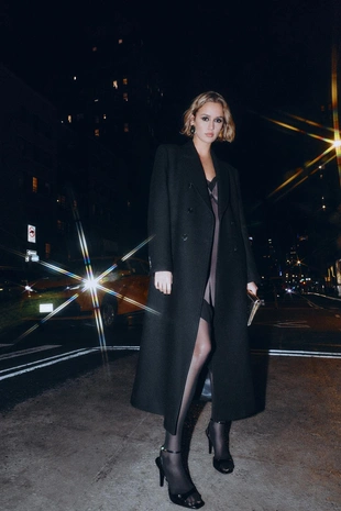 Длинное двубортное пальто- Заказать в России