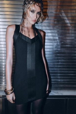 Приталенное мини-платье- Заказать в России