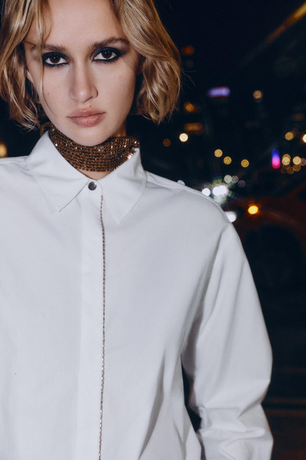 РУБАШКА ИЗ ПОПЛИНА С БУСИНАМИ НА ПЛАНКЕ