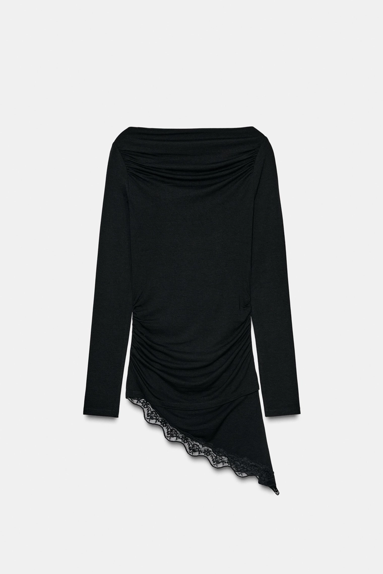 Футболка с асимметричным подолом и кружевом