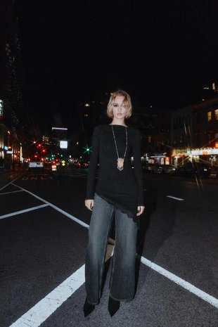 Футболка с асимметричным низом и кружевом- Заказать в России