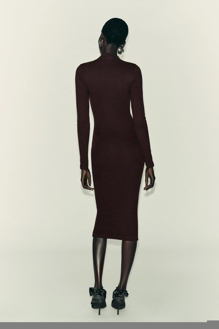 Платье миди с рельефным вязанием