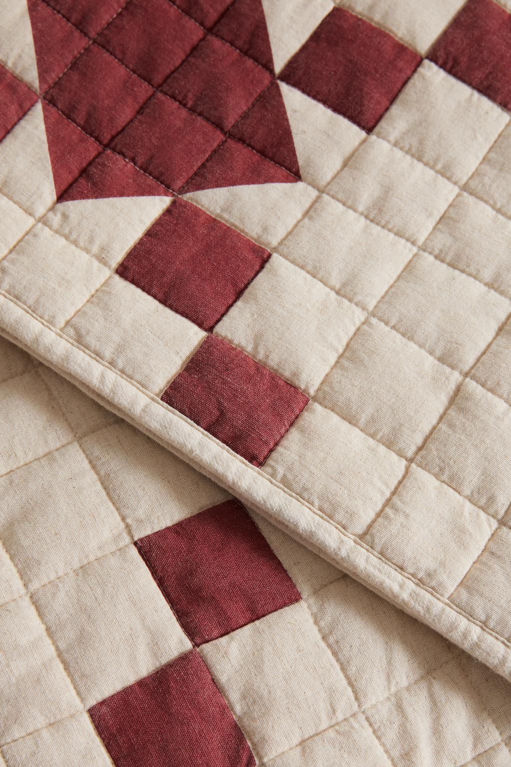 Стёганный рождественский плед с лоскутным дизайном