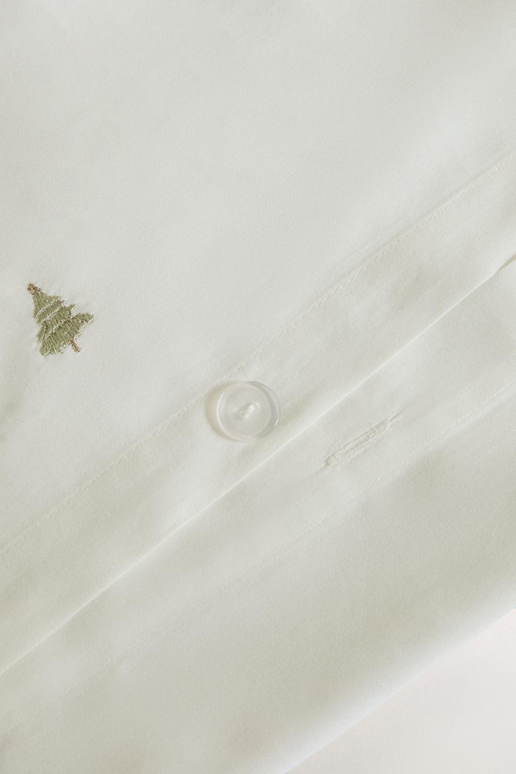 Покрывало из сатина с вышивкой рождественских елок