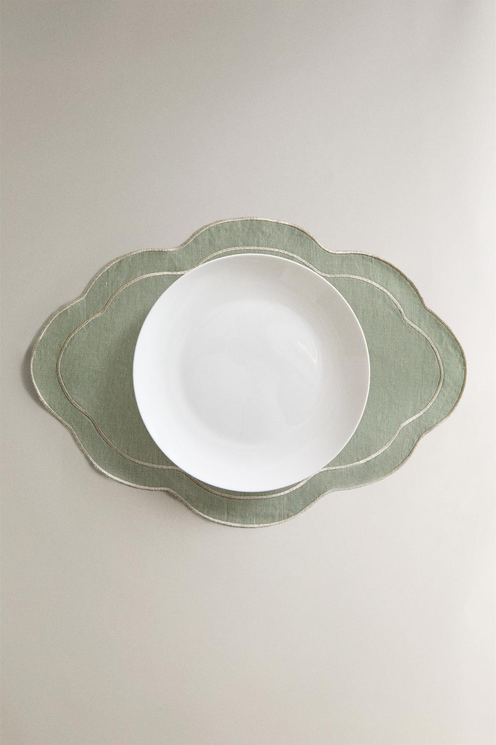 Льняная рождественская подставка с деталями из ниток