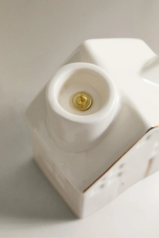 Светильник в форме домика для рождественских свечей с деталями на краю- Заказать в России