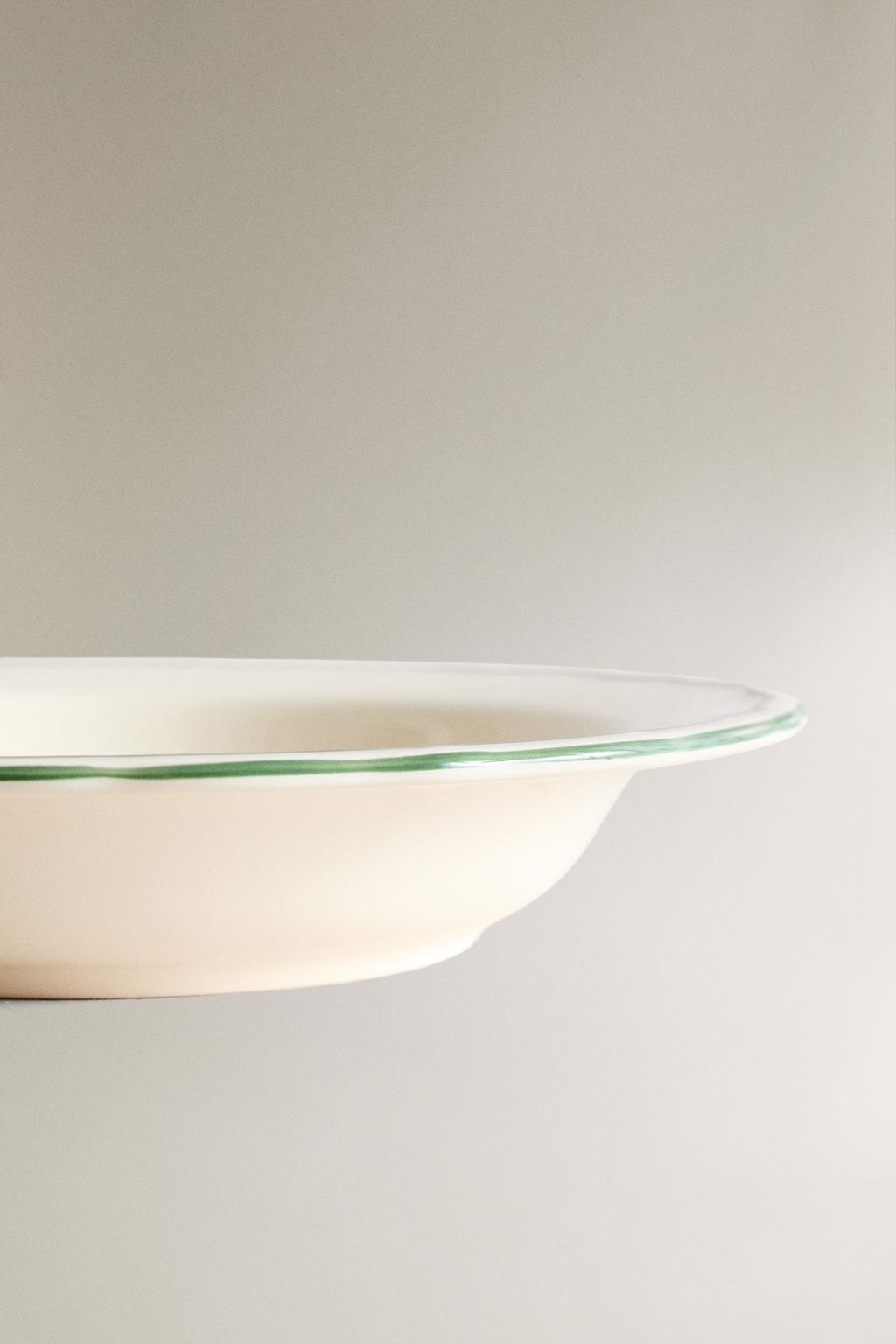 Тарелка суповая из фаянса с контрастным краем