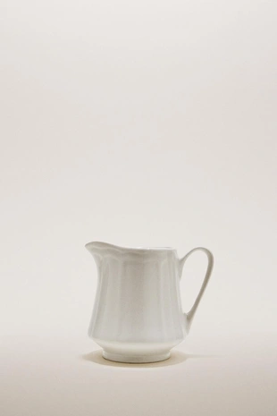 Кувшин из фарфора с рельефным узором- Заказать в России