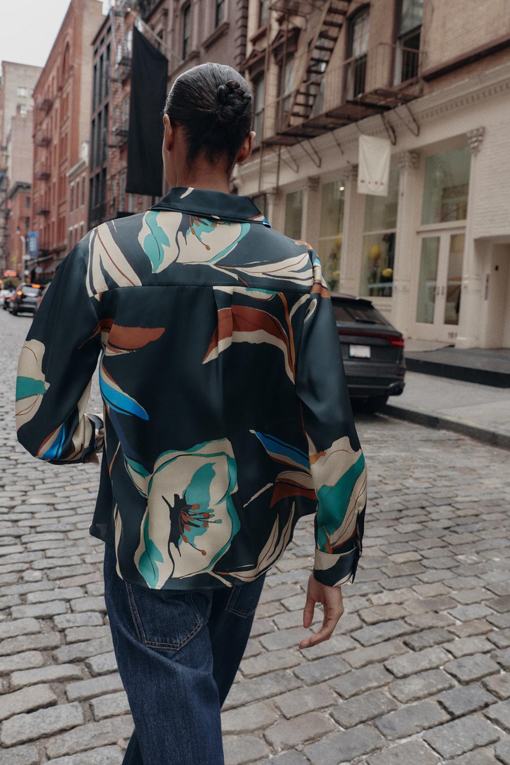 РУБАШКА СТРУЯЩЕГОСЯ КРОЯ С ПРИНТОМ