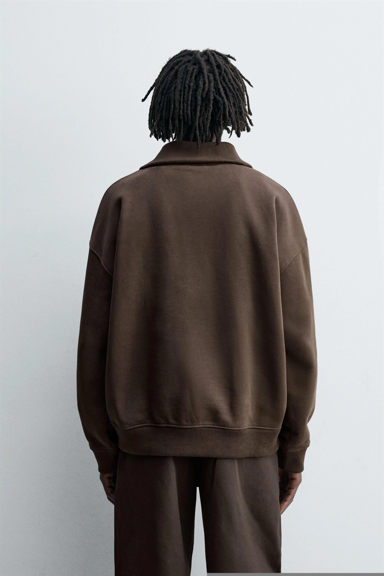 Свитшот с высоким воротником на молнии и ребристым узором