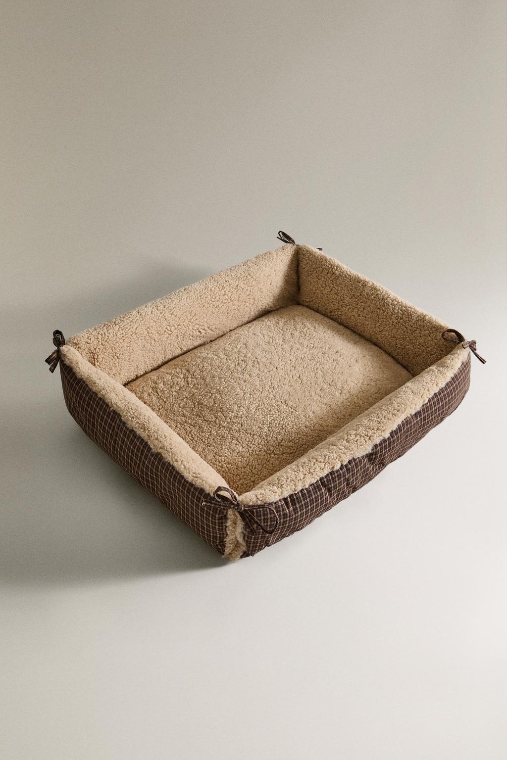 Постель для питомцев в клетчатом дизайне