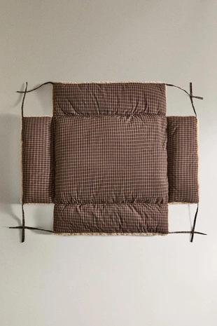 Постель для питомцев в клетчатом дизайне- Заказать в России