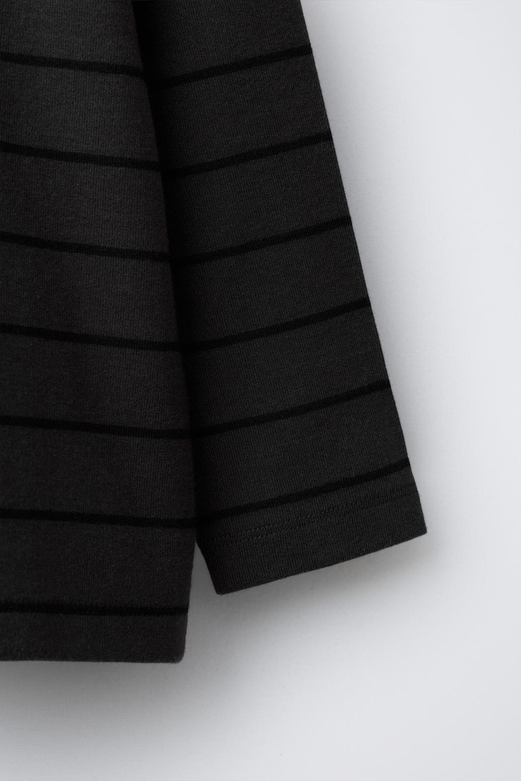 ЛОНГСЛИВ В ПОЛОСКУ С ВОРОТНИКОМ-СТОЙКОЙ