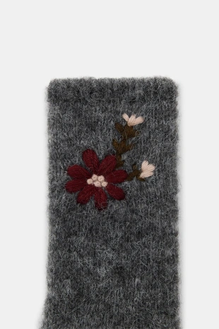 Носки с цветочной вышивкой