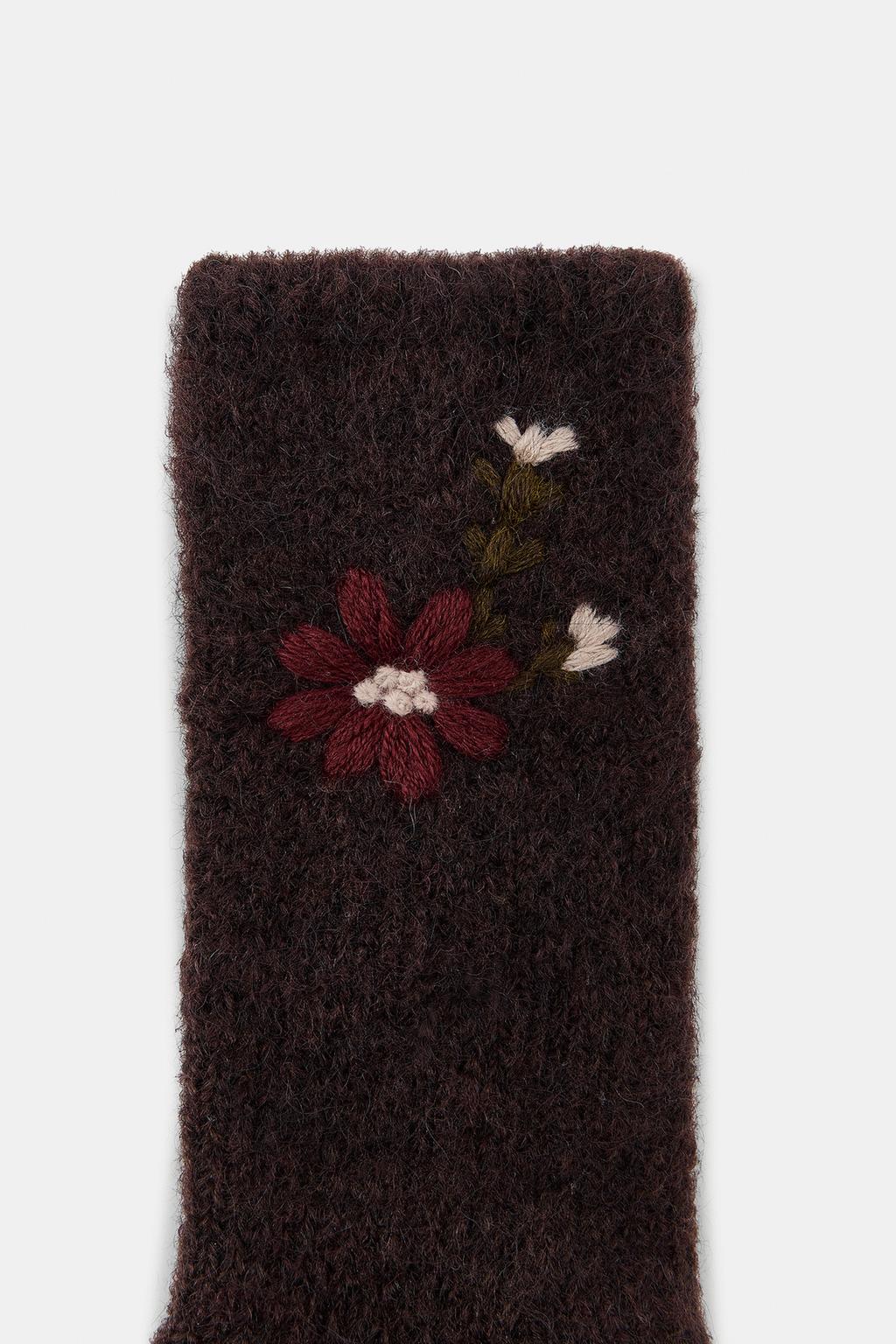 НОСКИ С ЦВЕТОЧНОЙ ВЫШИВКОЙ