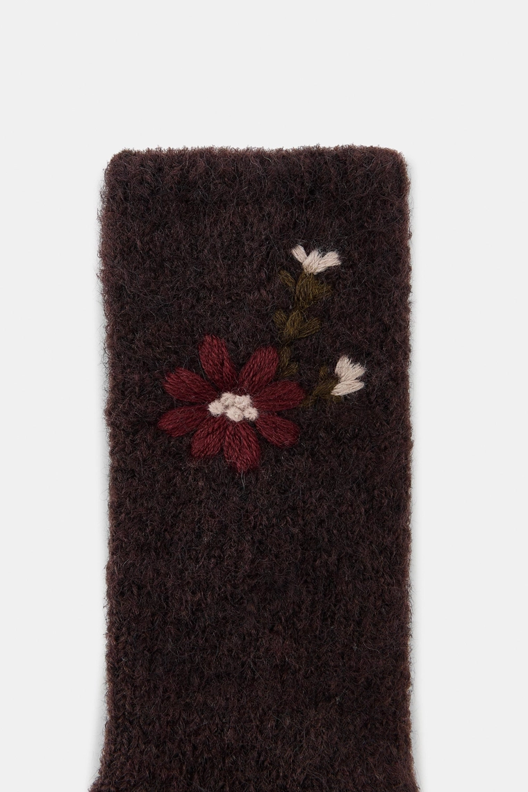 Носки с цветочной вышивкой